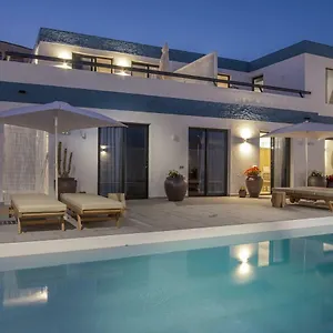 https://luxury-with-heated-pool-iv.in-canary-islands.com